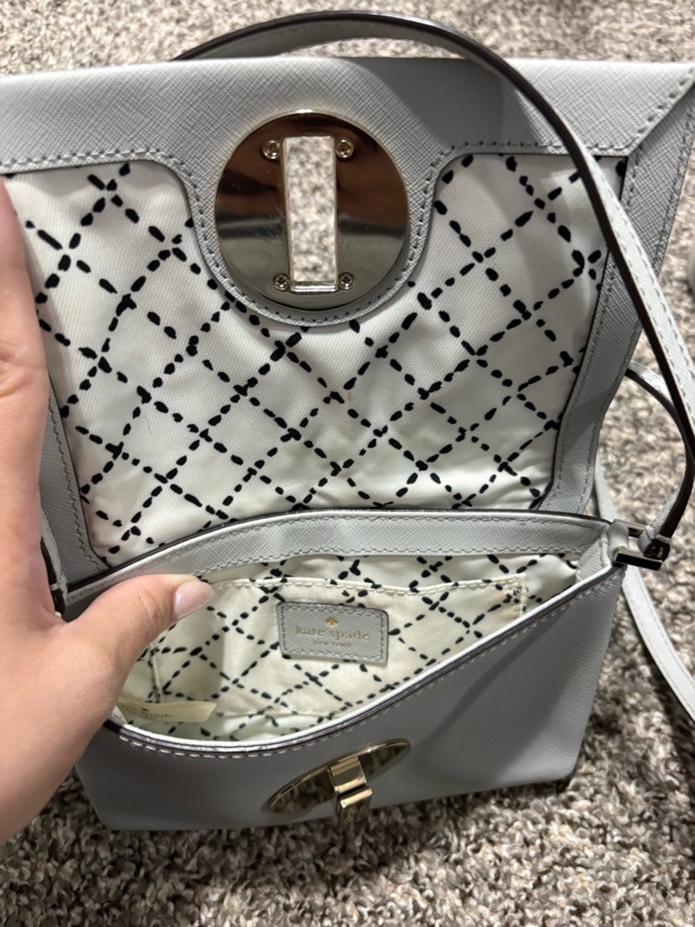 Kate Spade Light Gray Crossbody Shoulder Bag with Turn-Lock Closure - Picture 4 of 7